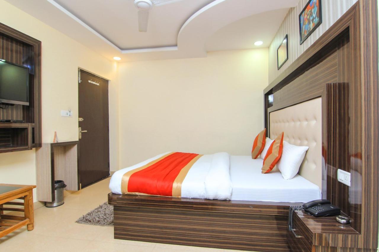 Oyo 8883 Comfort Zone Lucknow
