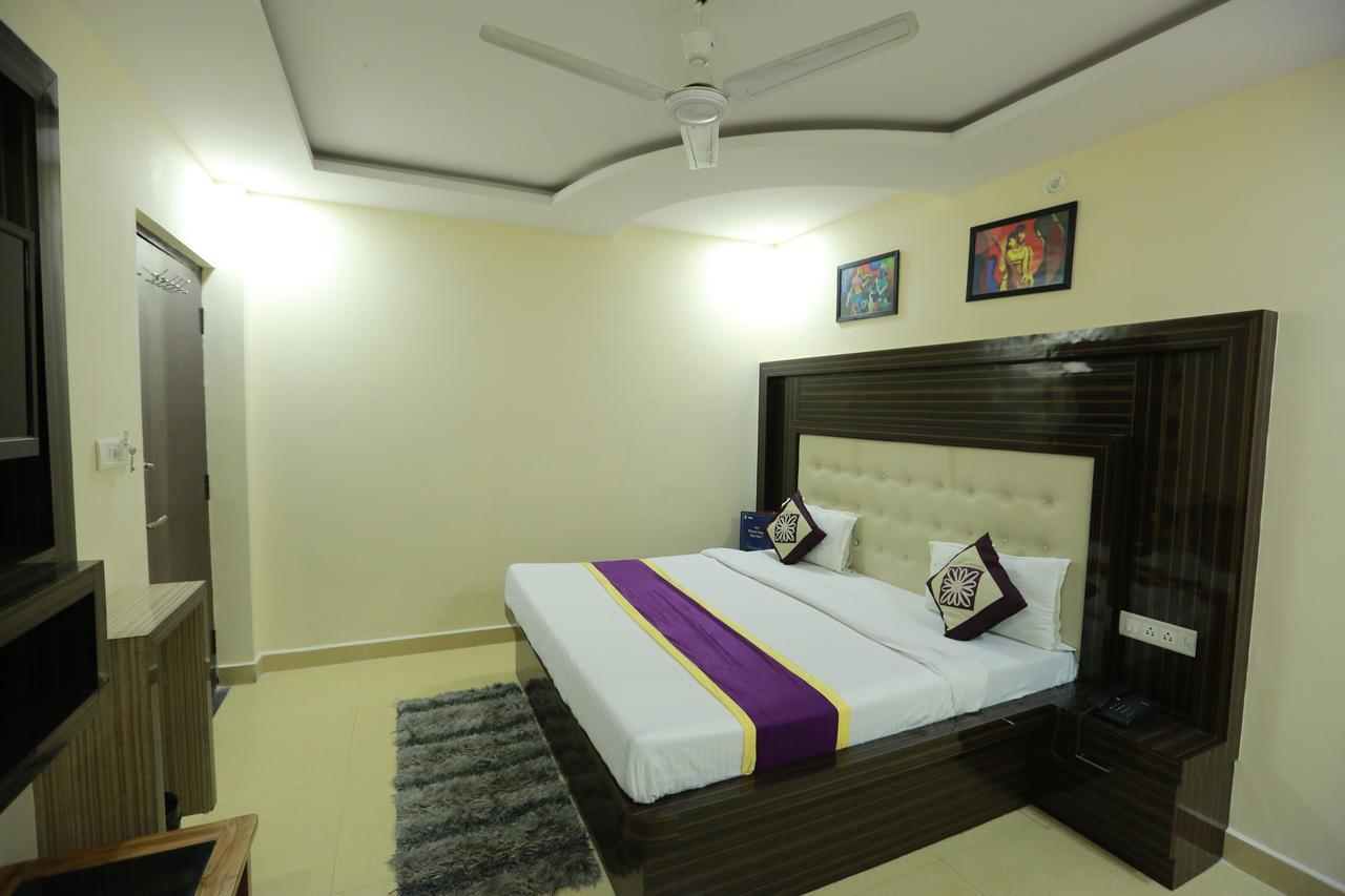 Oyo 8883 Comfort Zone Hotel